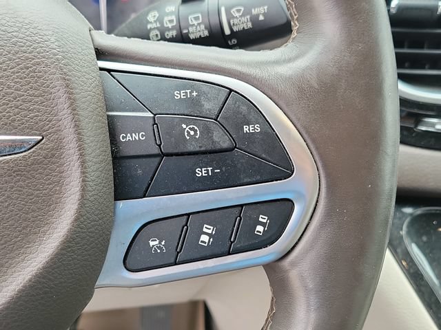 Used 2017 Chrysler Pacifica Touring-L Plus w/ Advanced Safetytec Group FWD image 12