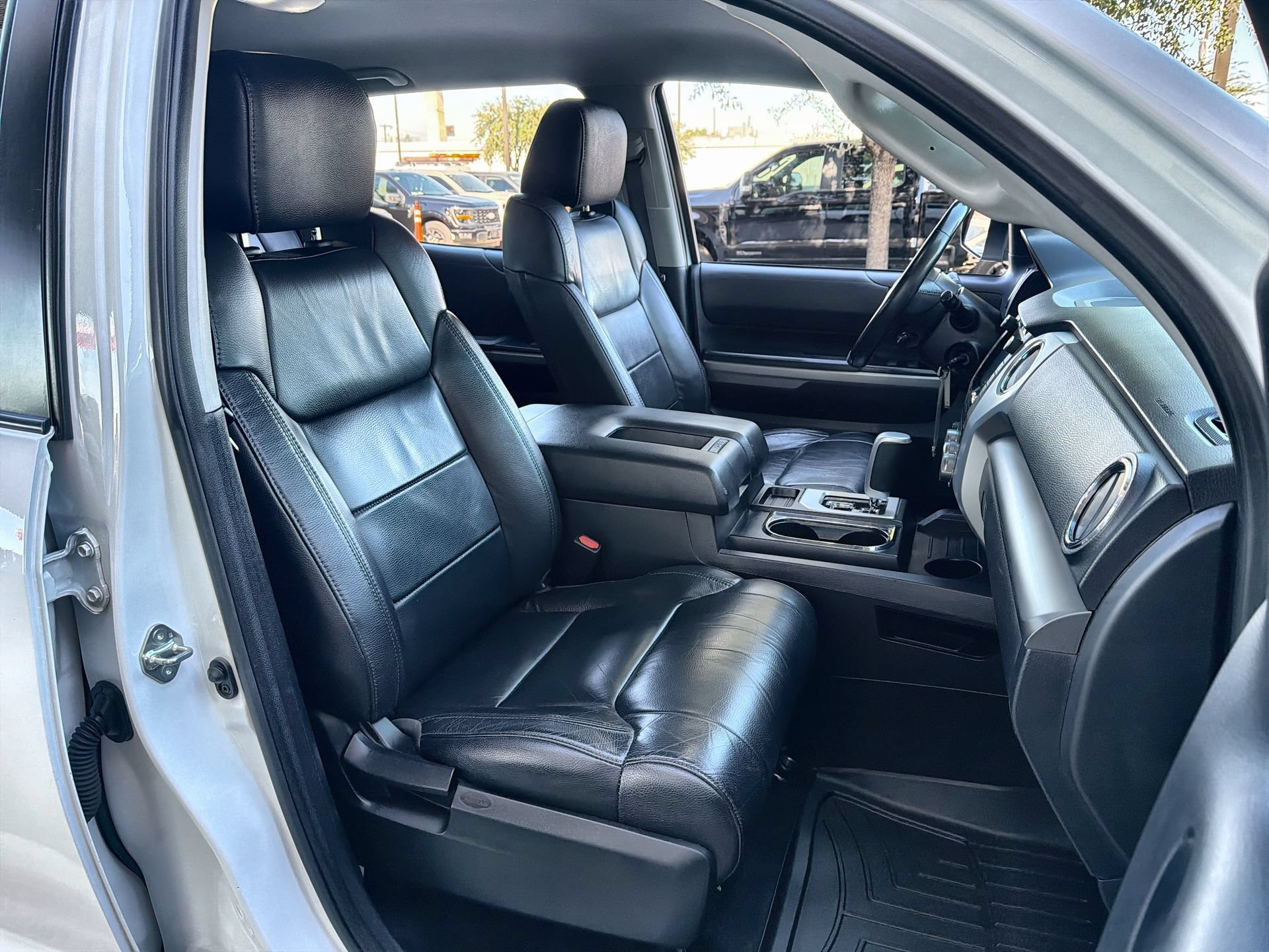 Used 2021 Toyota Tundra SR5 w/ SR5 Leather Package AWD/4WD image 23