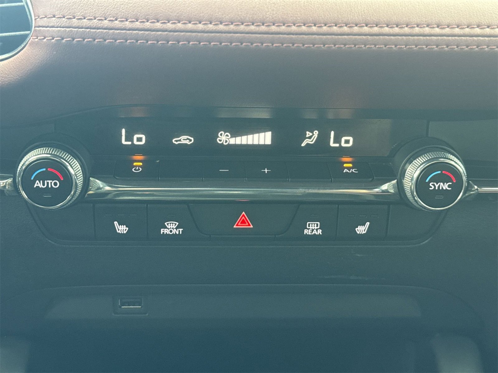 Used 2019 MAZDA MAZDA3 Hatchback w/ Premium Package image 26