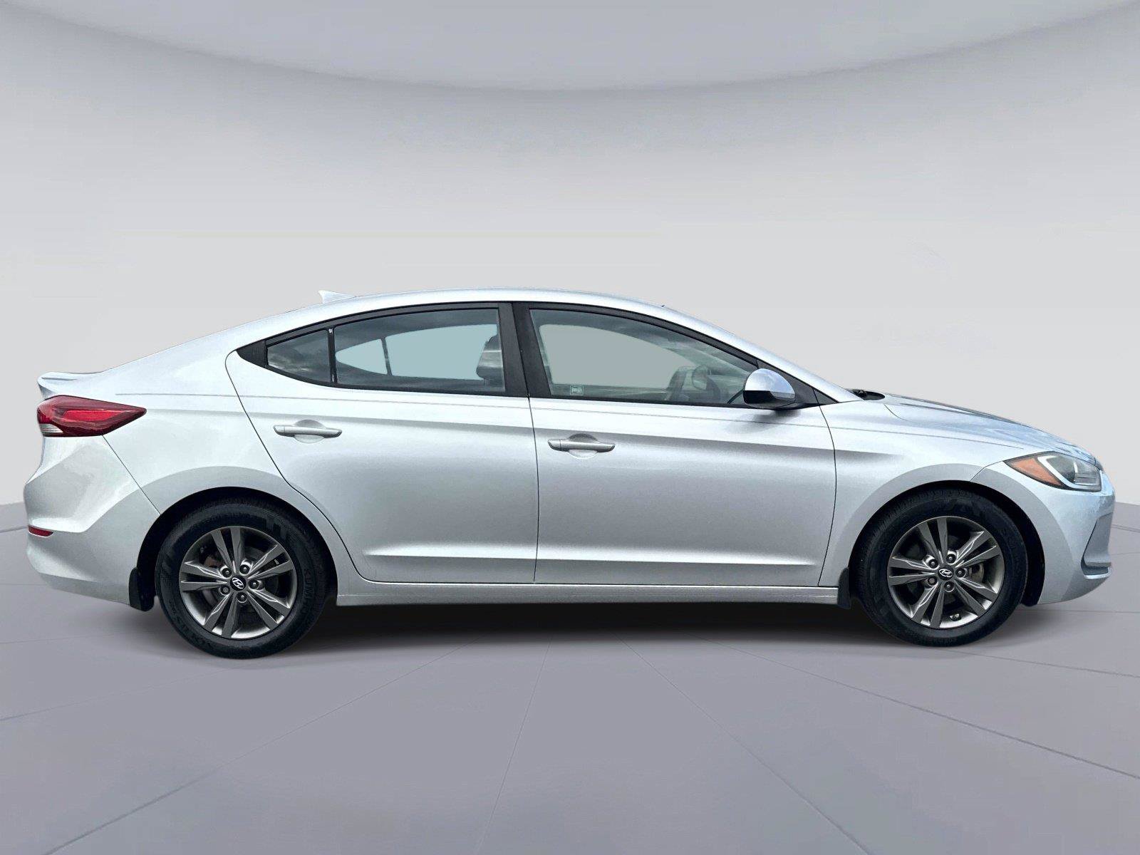 Used 2018 Hyundai Elantra SEL FWD image 2