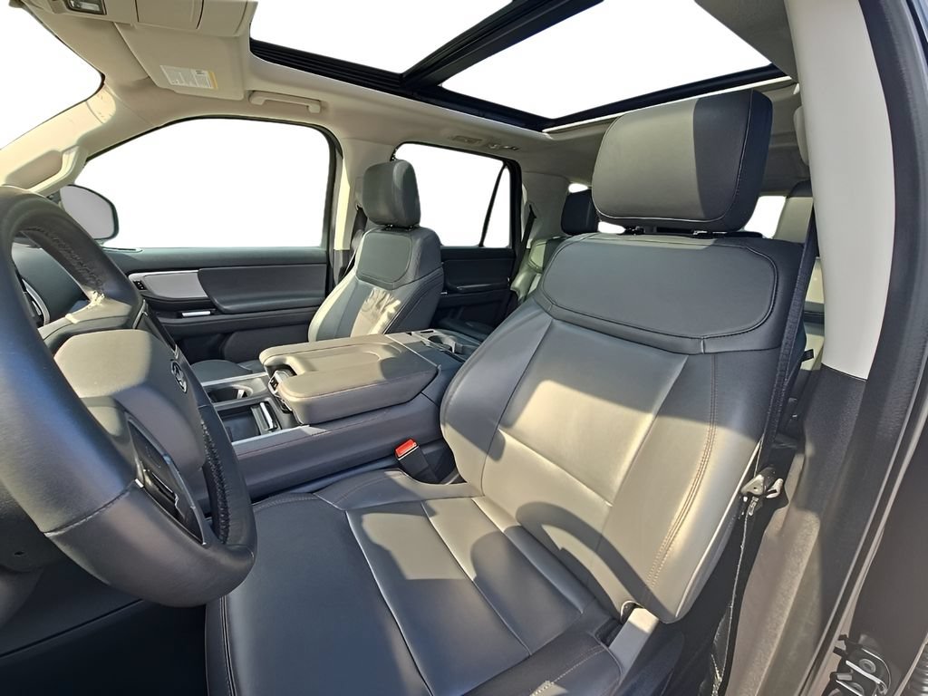 Used 2025 Ford Expedition Active AWD/4WD image 35