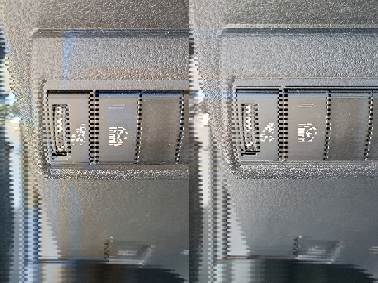 Used 2025 Toyota Corolla LE image 29