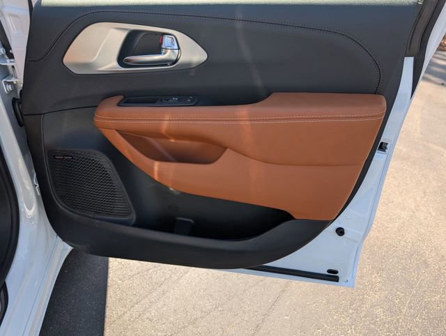 New 2026 Chrysler Pacifica Pinnacle image 34