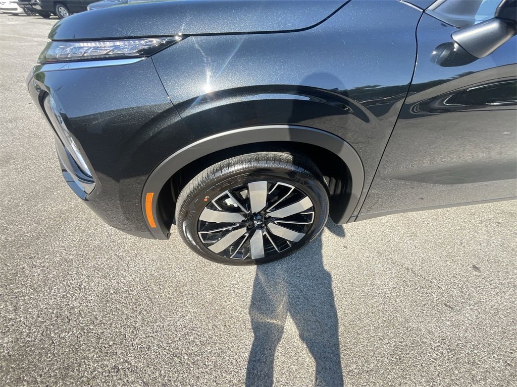 New 2025 Mitsubishi Outlander SE image 10