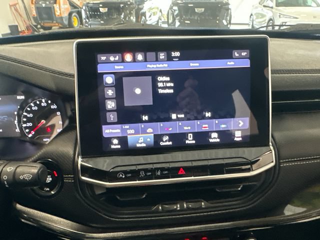 Used 2023 Jeep Compass Latitude w/ Sun and Sound Group AWD/4WD image 21