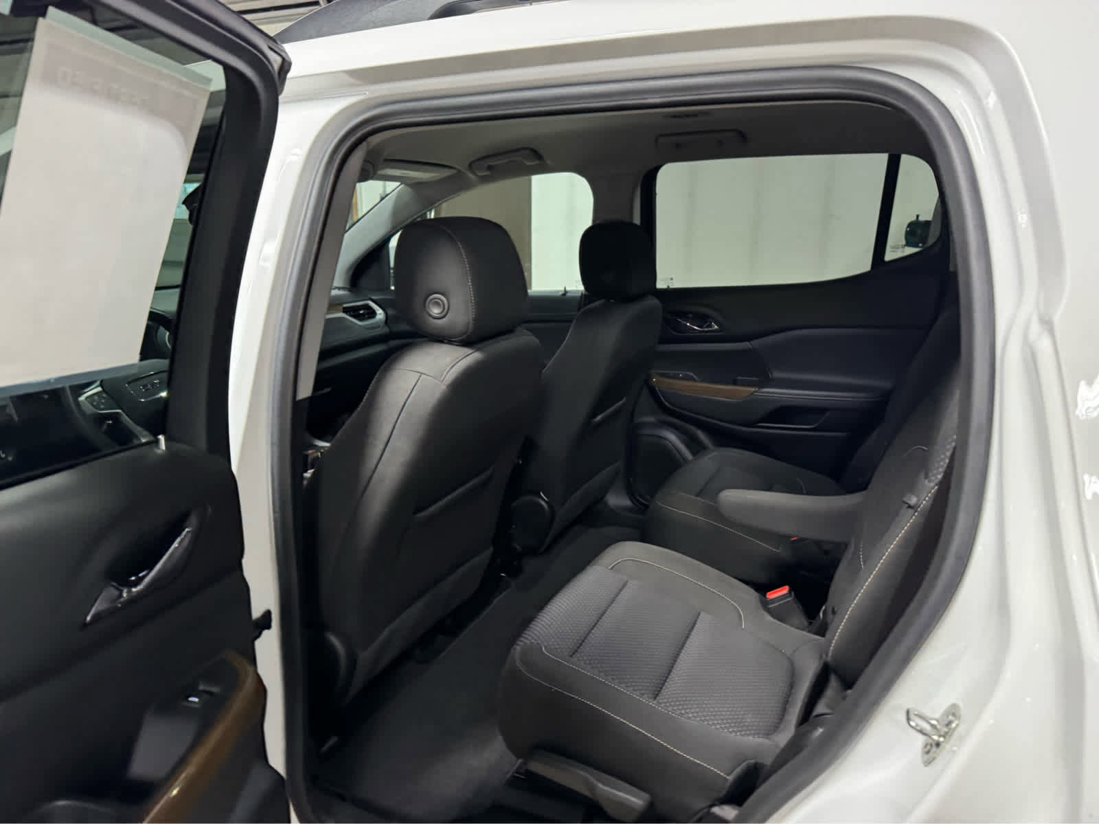 Certified 2023 GMC Acadia SLE w/ Driver Convenience Package image 13