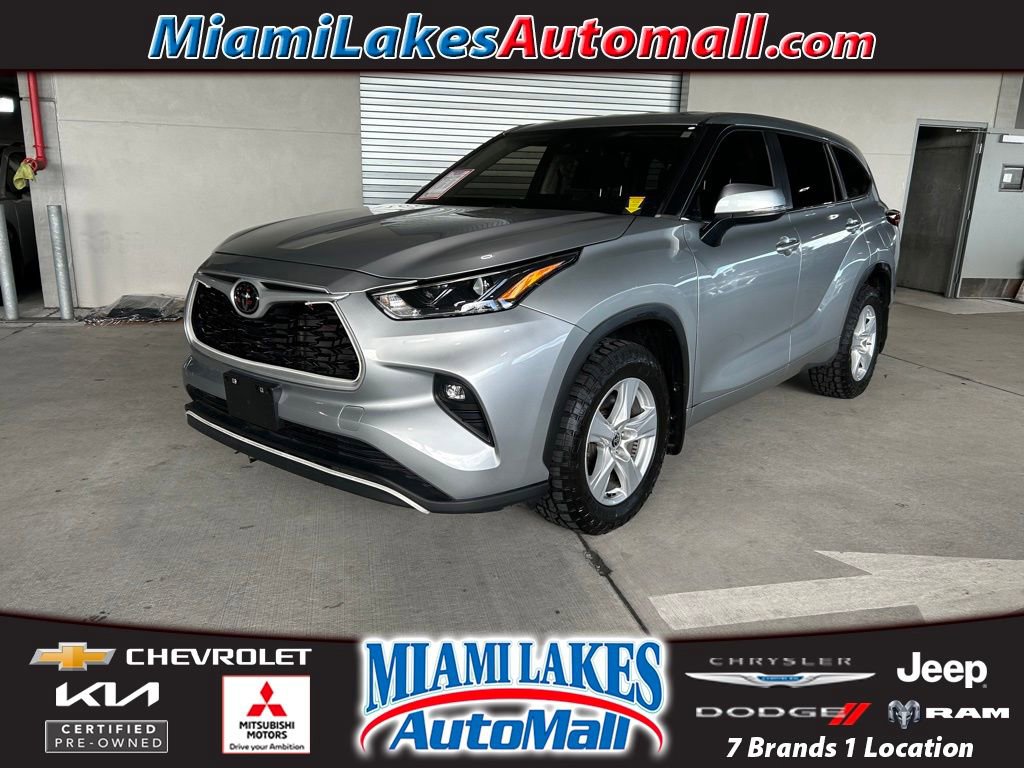 Used 2023 Toyota Highlander LE image 1