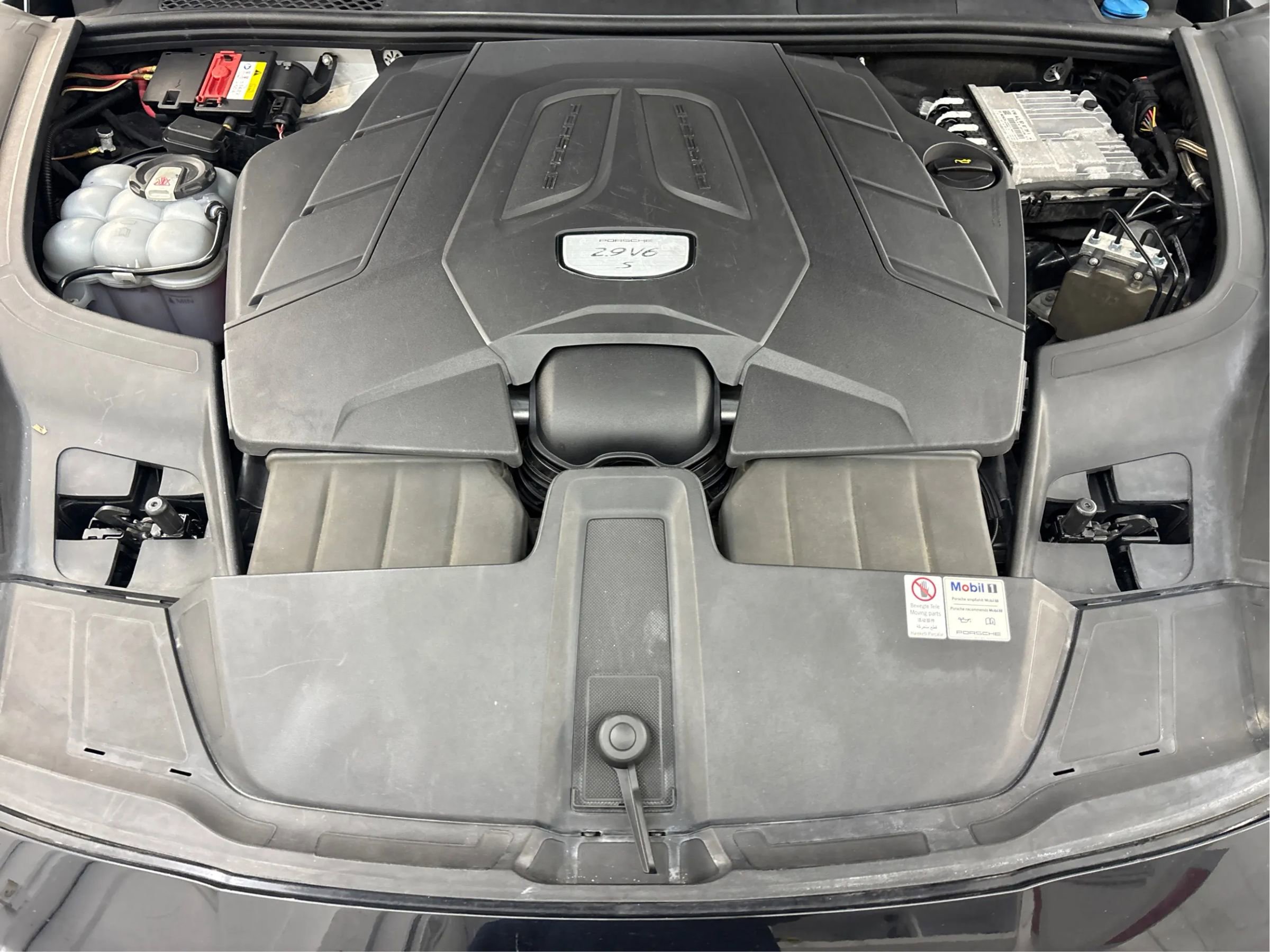 Used 2019 Porsche Cayenne S image 31