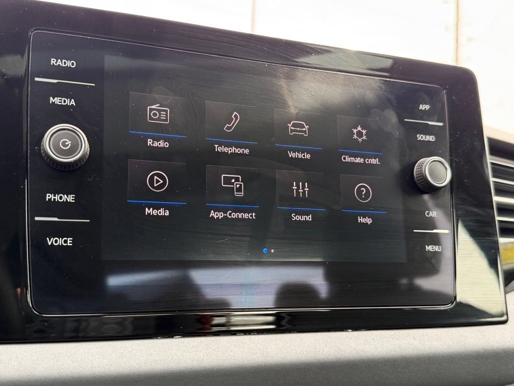 Used 2025 Volkswagen Jetta SE FWD image 48