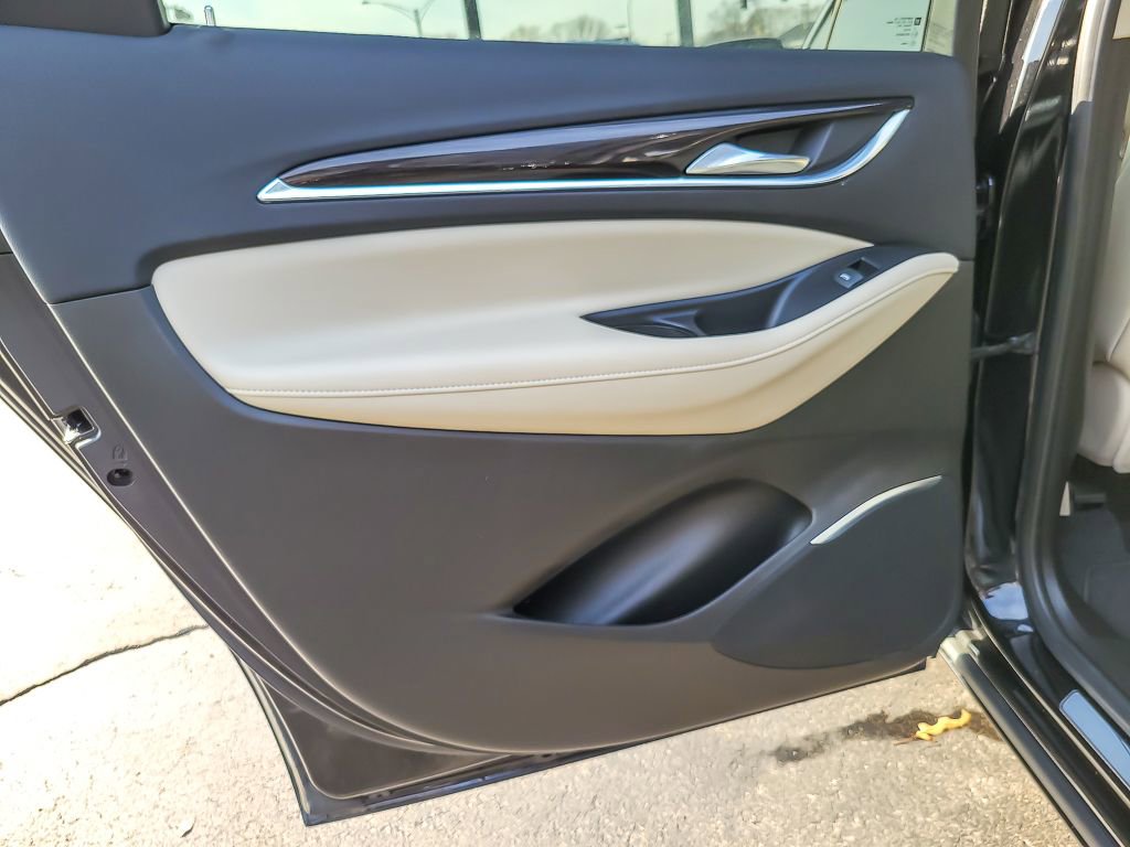 Used 2021 Buick Enclave Essence w/ Sport Touring Edition image 18