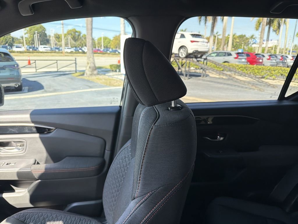 Certified 2023 Honda Pilot Sport image 12