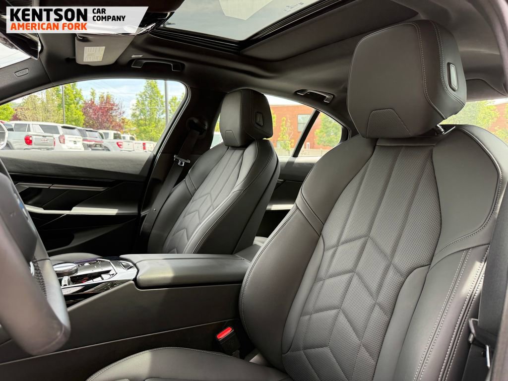 Used 2025 BMW 530i xDrive 530i xDrive image 32