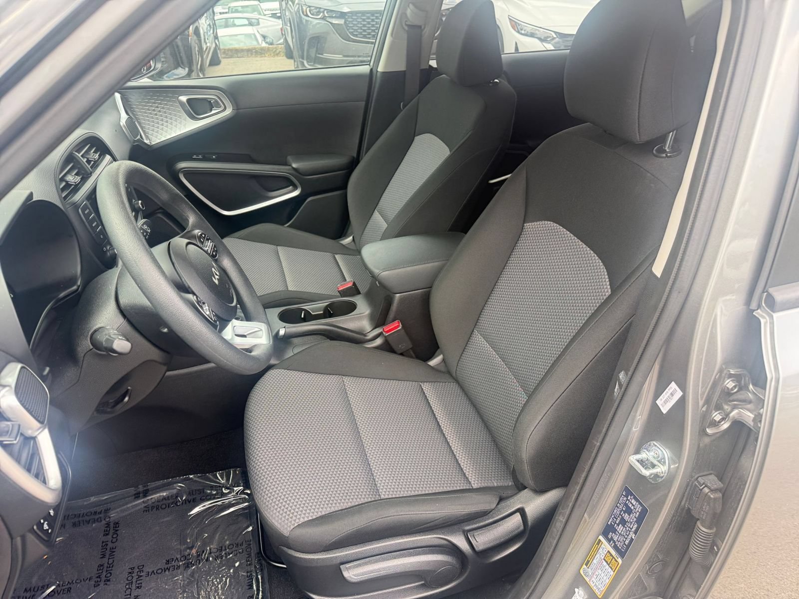 Used 2025 Kia Soul LX w/ LX Technology Package FWD image 34