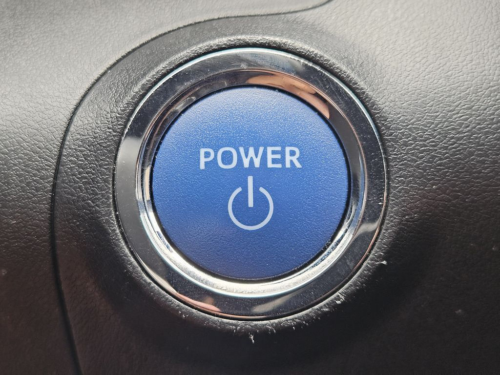 Used 2022 Toyota Avalon Limited FWD image 18