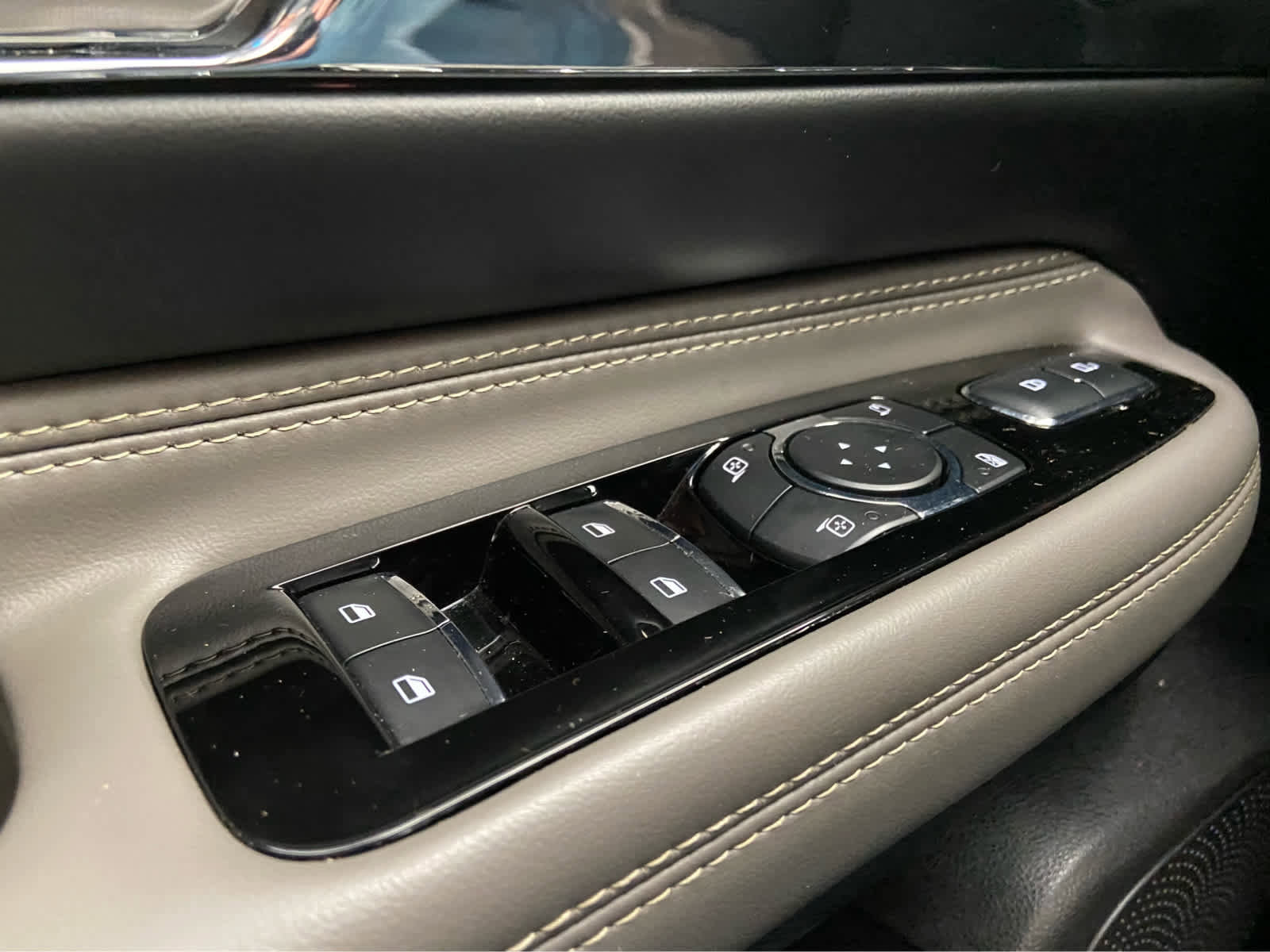 Used 2025 Lincoln Corsair Grand Touring AWD/4WD image 42