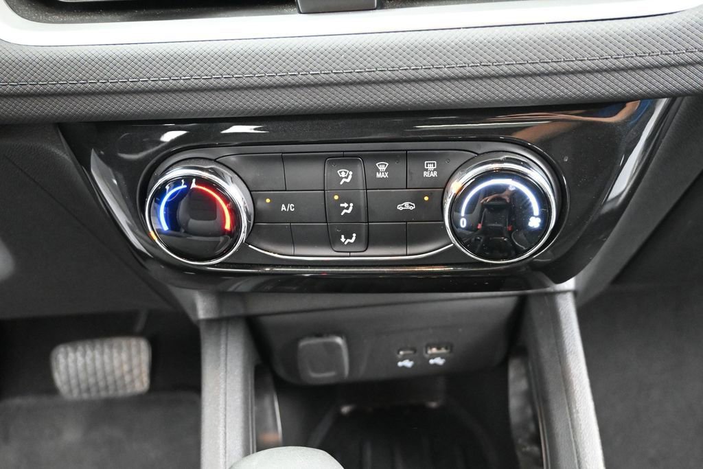 Used 2025 Chevrolet TrailBlazer LT AWD/4WD image 19