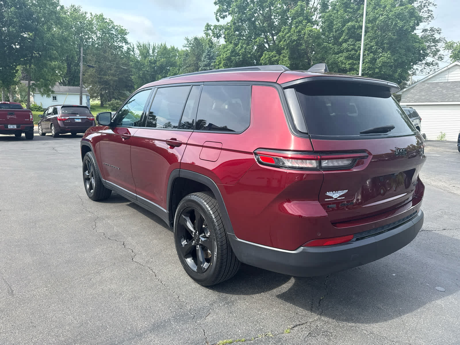 Used 2023 Jeep Grand Cherokee L Limited w/ Black Appearance Package AWD/4WD image 5