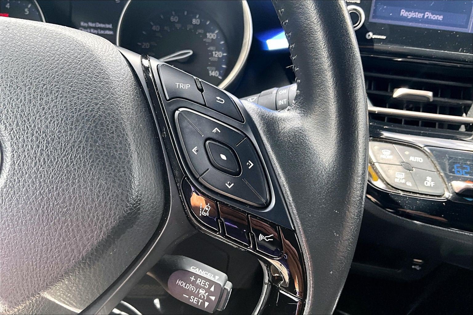 Used 2022 Toyota C-HR XLE FWD image 17