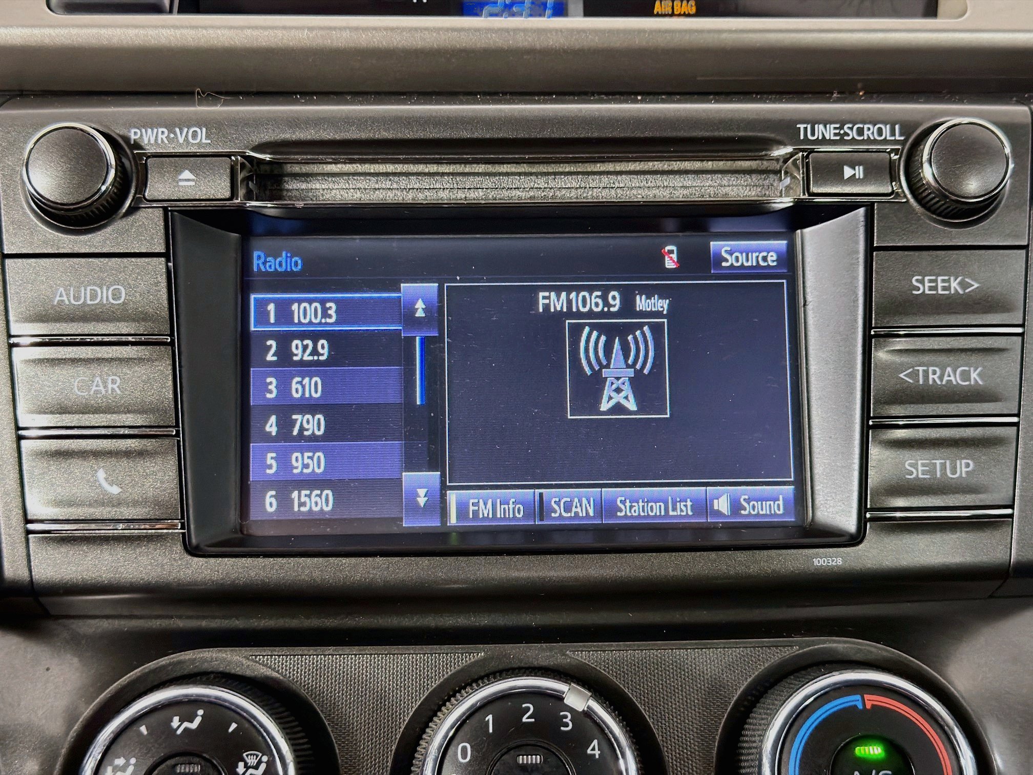 Used 2015 Toyota RAV4 LE FWD image 19