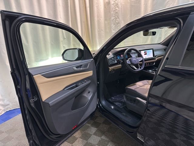 New 2025 Volkswagen Atlas Cross Sport SE image 11