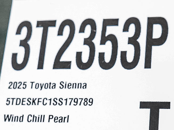 Used 2025 Toyota Sienna Platinum AWD/4WD image 36