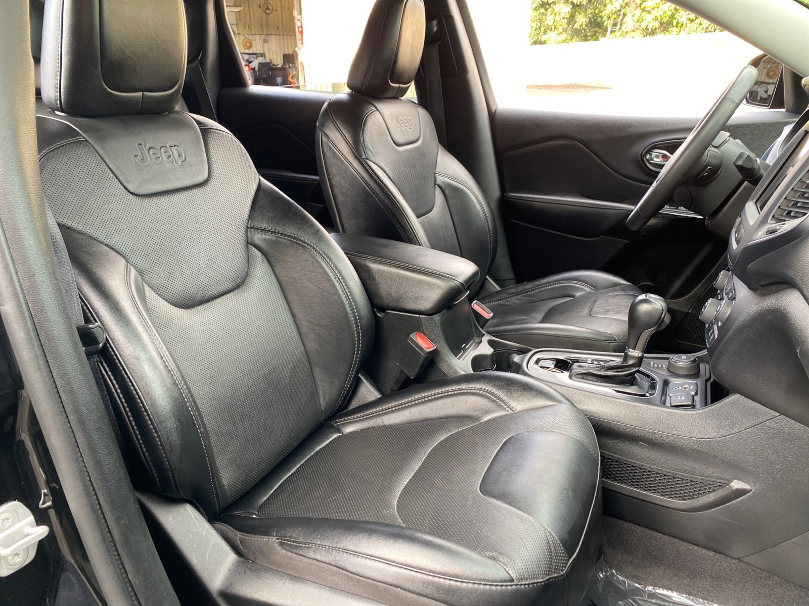 Used 2023 Jeep Cherokee Altitude Lux image 20