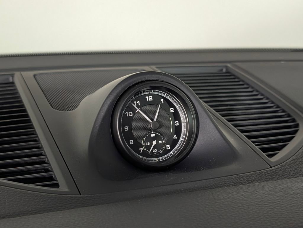 New 2026 Porsche Macan image 32