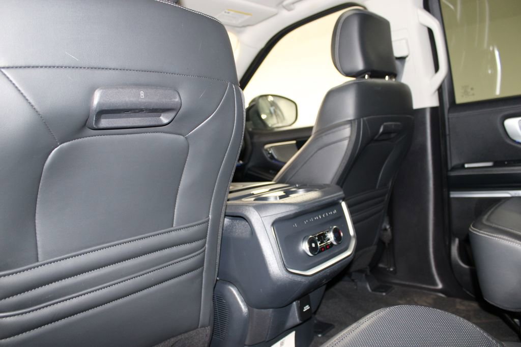 Used 2025 Ford Expedition Platinum image 34