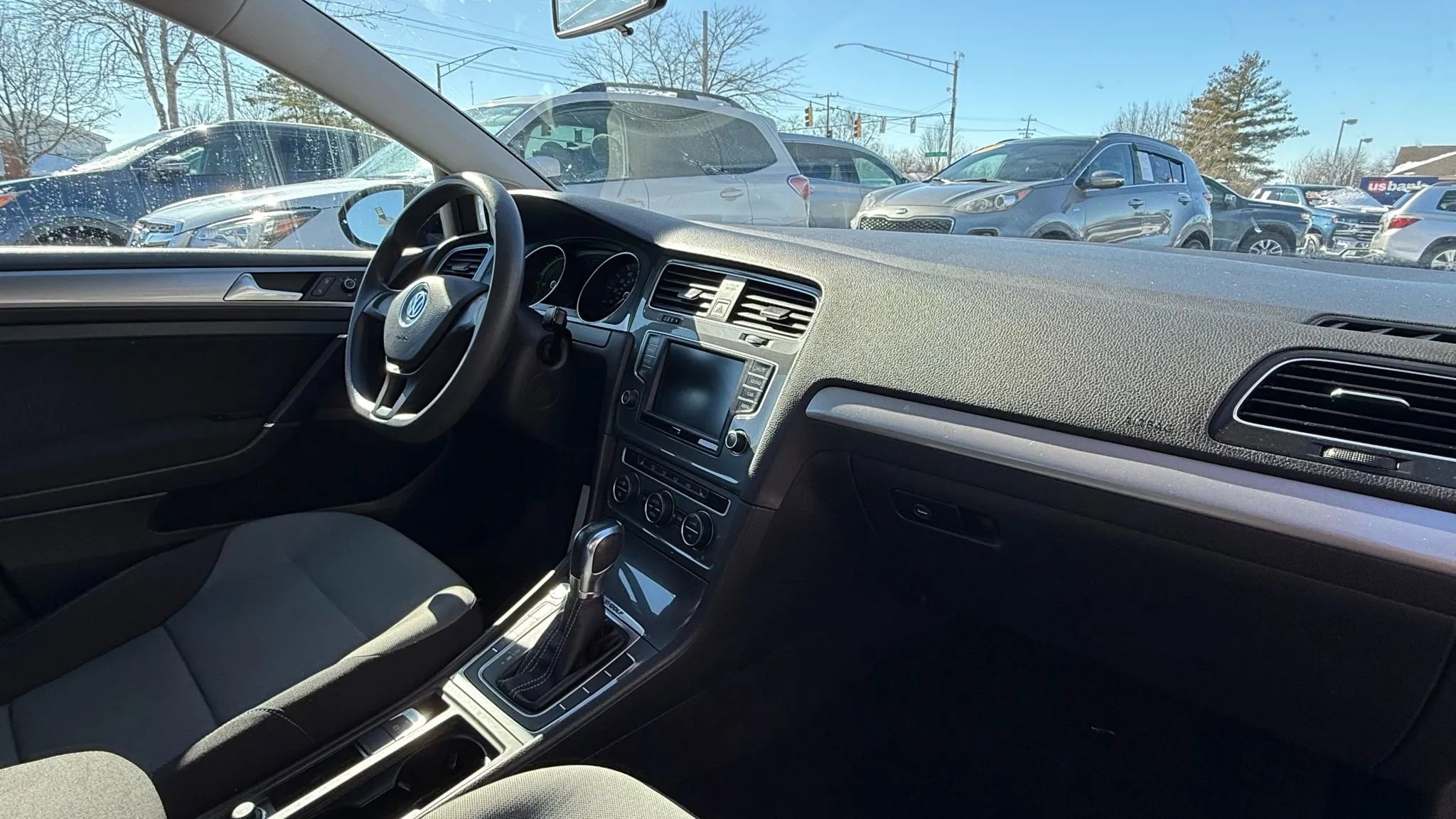 Used 2016 Volkswagen e-Golf SE w/ DC Fast Charging Package image 11