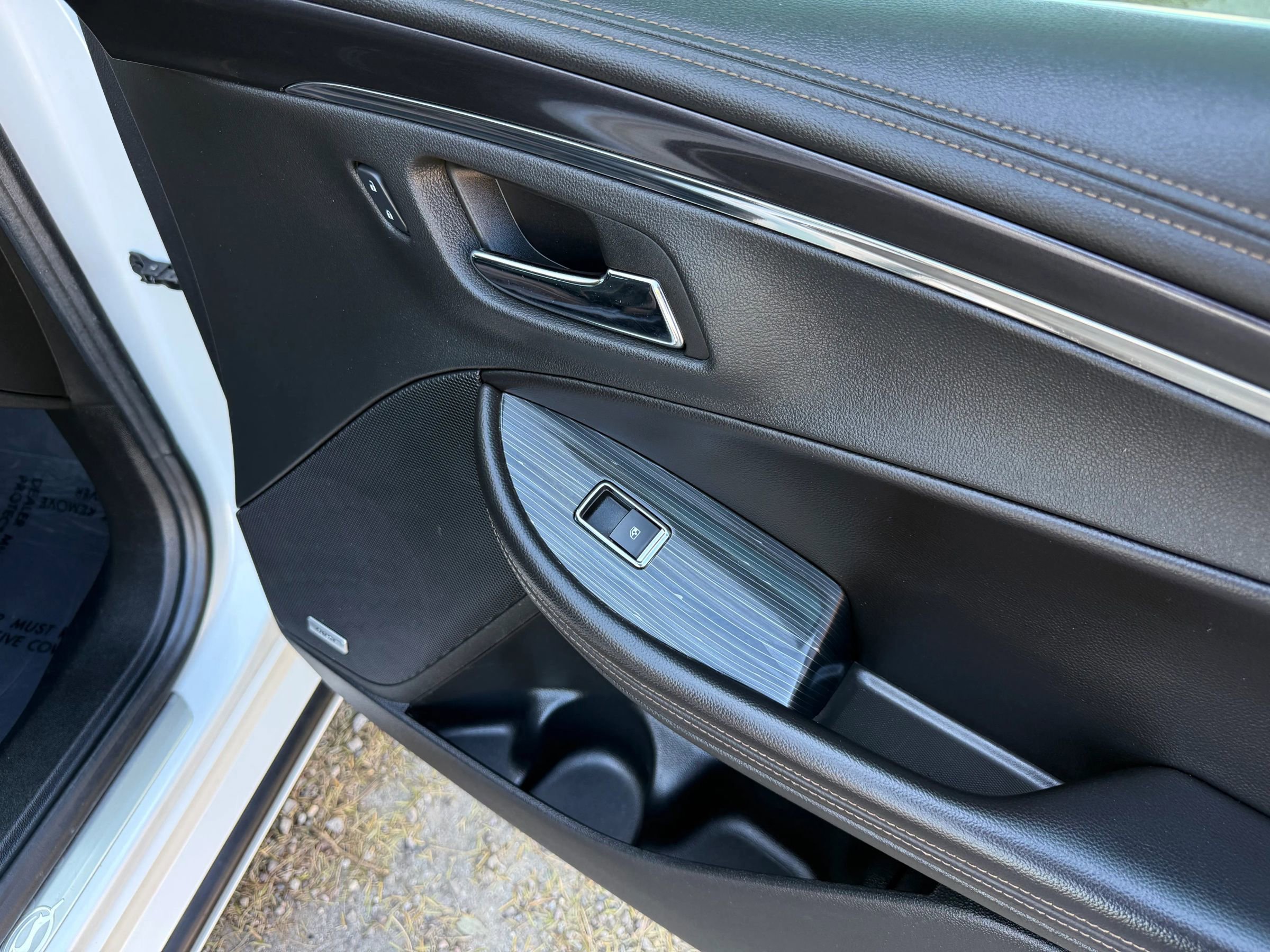 Used 2016 Chevrolet Impala LTZ w/ Enhanced Convenience Package image 21