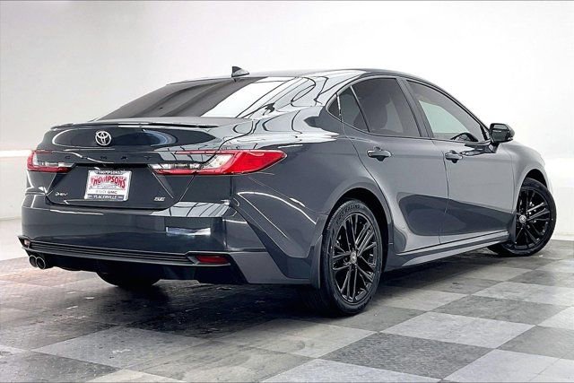 Used 2025 Toyota Camry SE w/ Convenience Package image 13