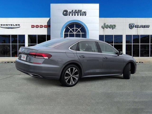 Used 2021 Volkswagen Passat 2.0T SE FWD image 4