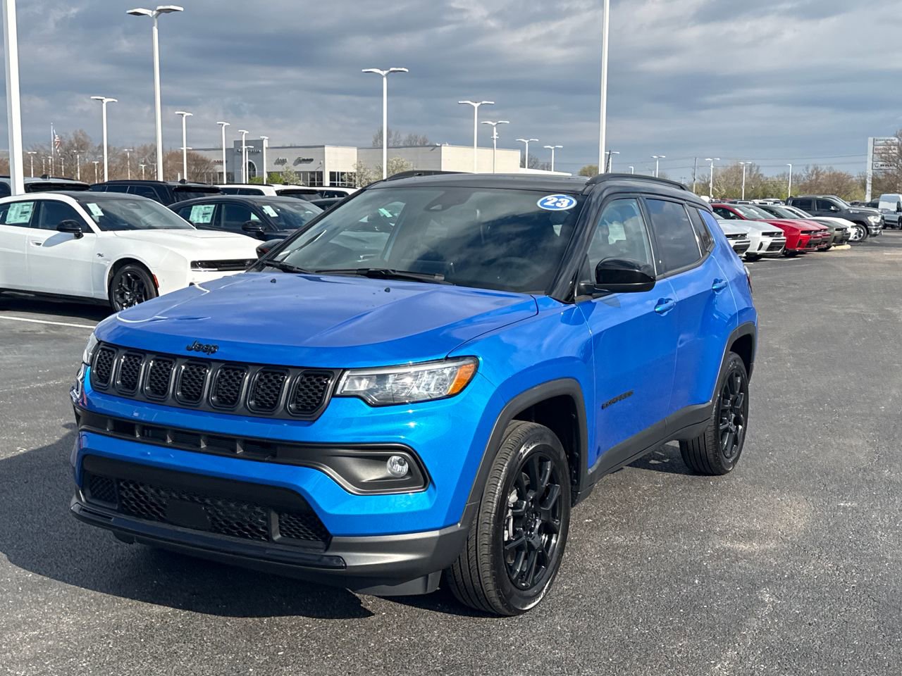 Used 2023 Jeep Compass Latitude w/ Sun and Sound Group AWD/4WD image 7