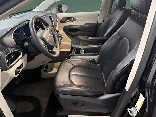 Used 2024 Chrysler Pacifica Limited FWD image 13