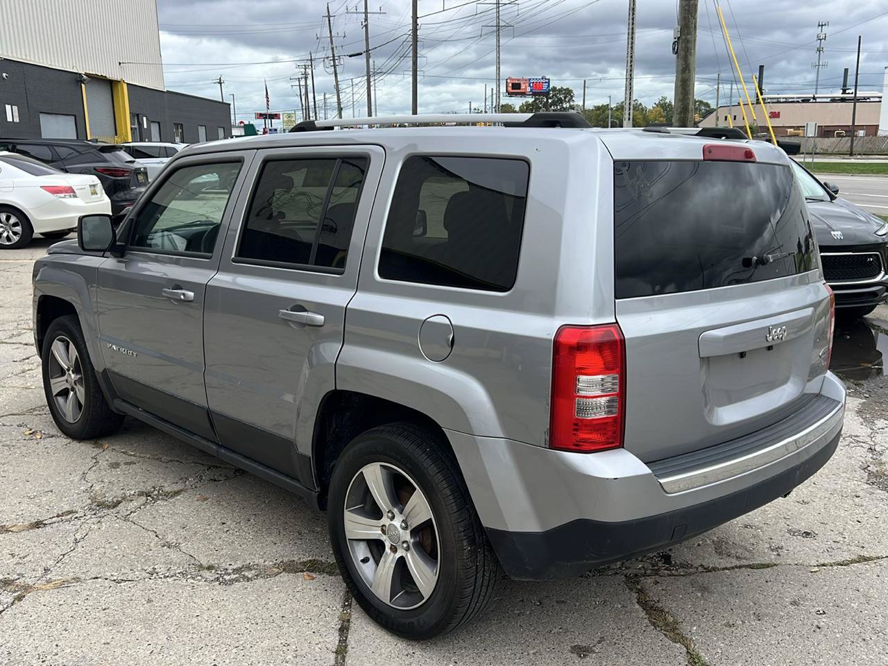 Used 2017 Jeep Patriot High Altitude FWD image 7