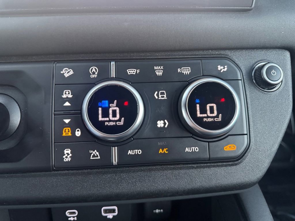 Used 2024 Land Rover Defender 130 X-Dynamic SE image 21
