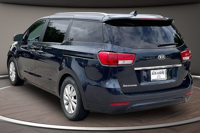 Used 2017 Kia Sedona LX w/ LX Essentials Premium Package FWD image 11