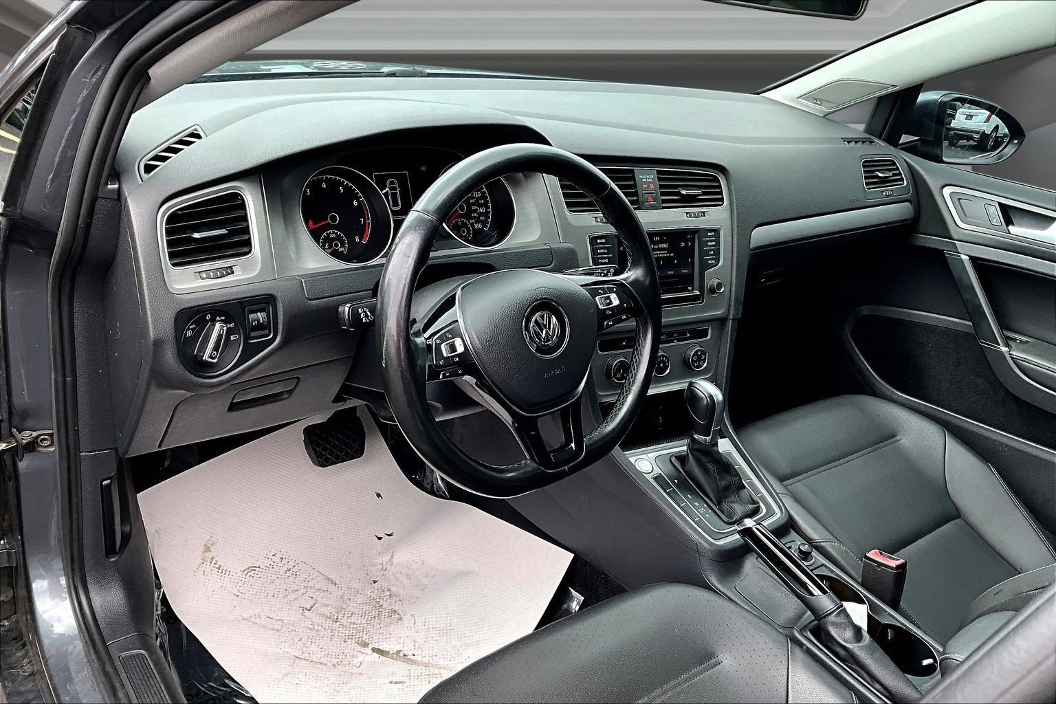 Used 2016 Volkswagen Golf SportWagen FWD image 17