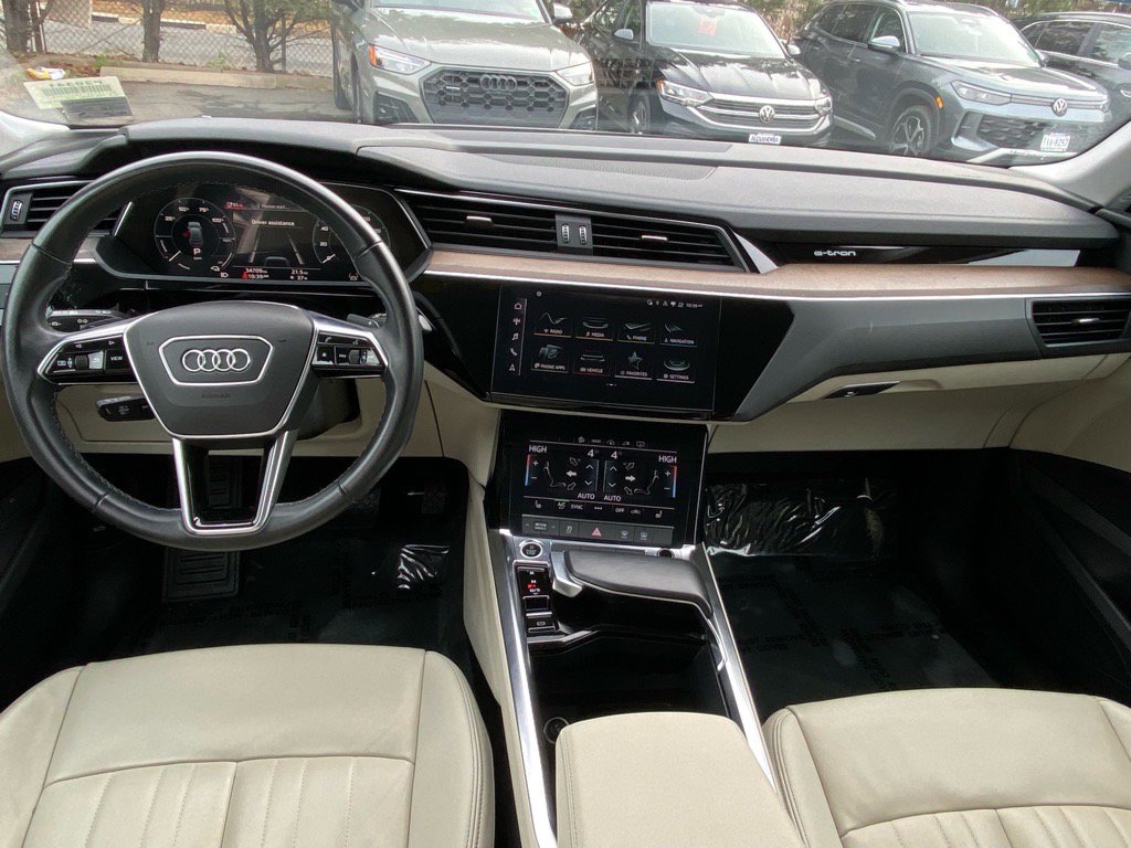 Used 2022 Audi e-tron Premium w/ Convenience Plus Package image 13