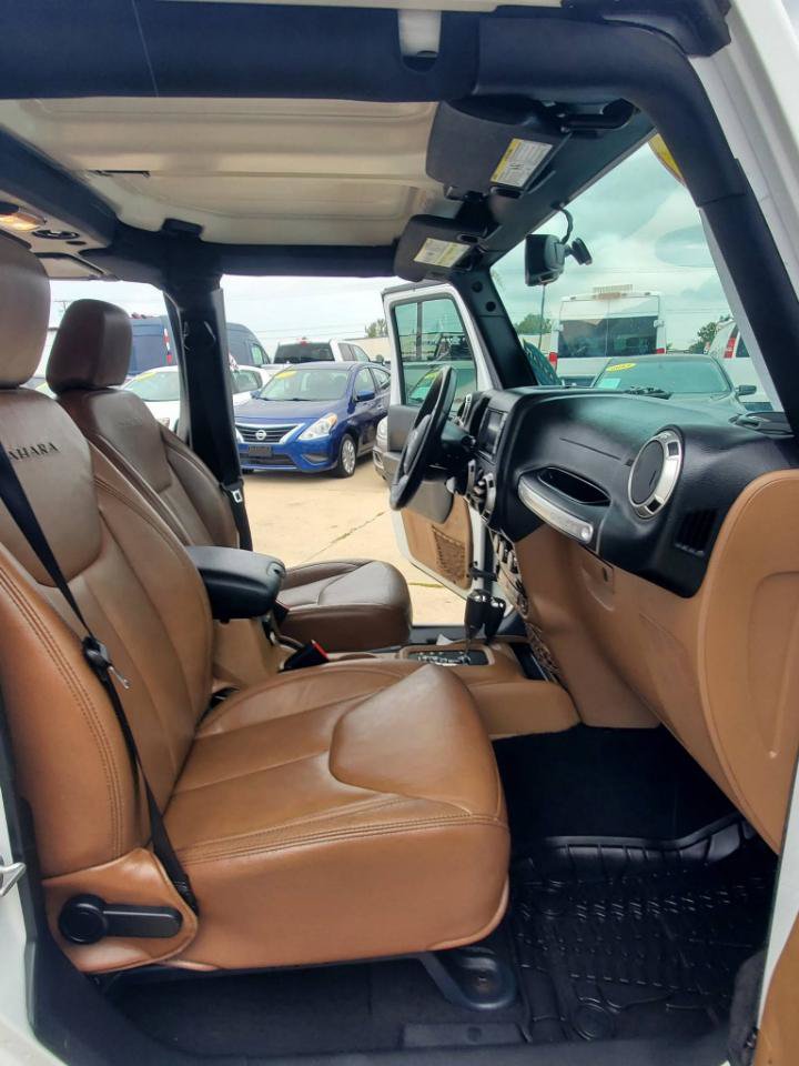 Used 2016 Jeep Wrangler Unlimited Sahara w/ Connectivity Group AWD/4WD image 13