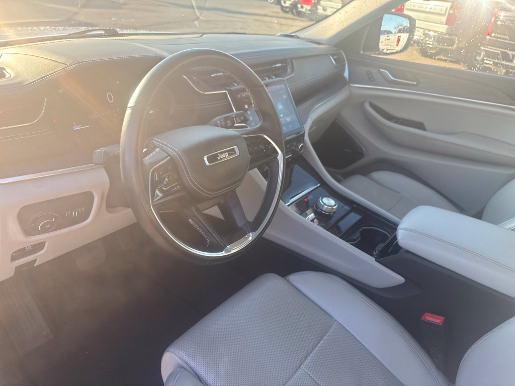 Used 2021 Jeep Grand Cherokee L Overland w/ Luxury Tech Group IV AWD/4WD image 19