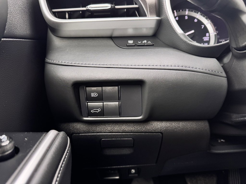 Certified 2021 Toyota Highlander XLE image 32