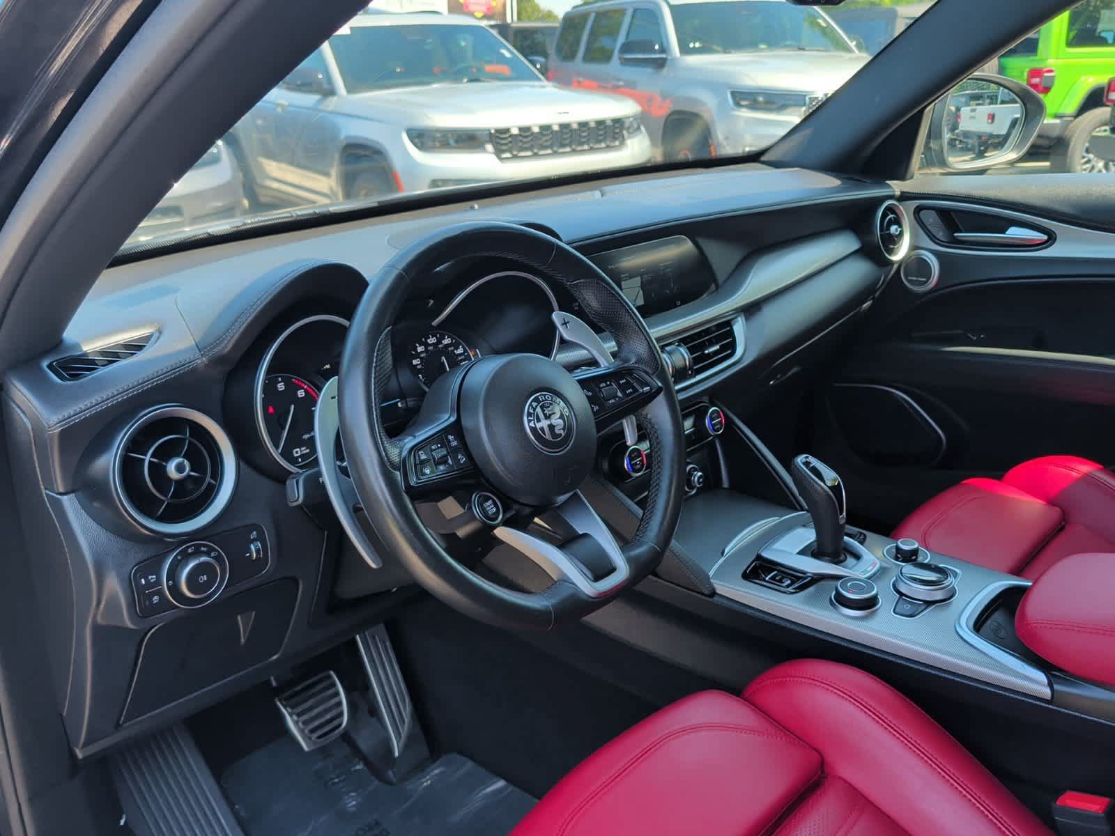 Used 2023 Alfa Romeo Stelvio Veloce AWD/4WD image 12