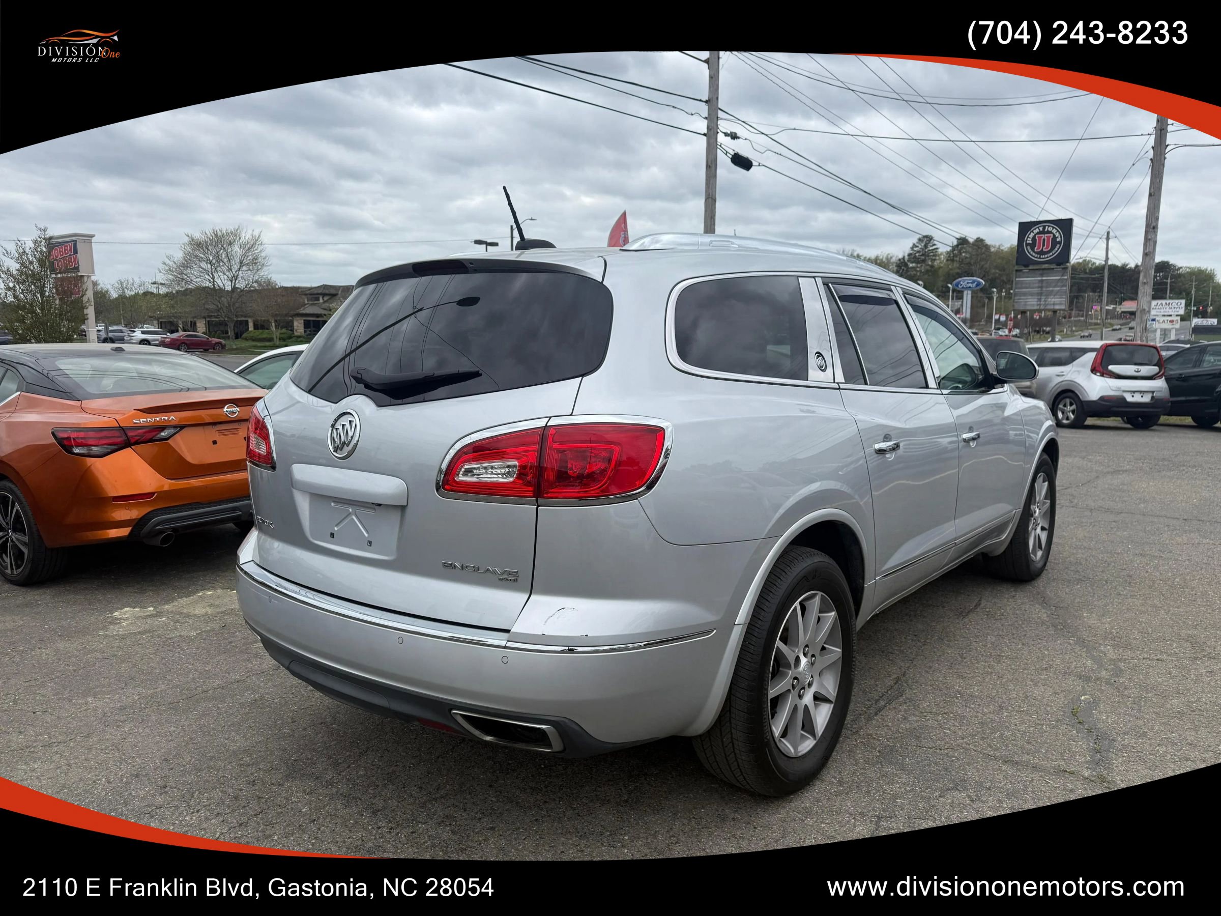 Used 2017 Buick Enclave Leather image 4
