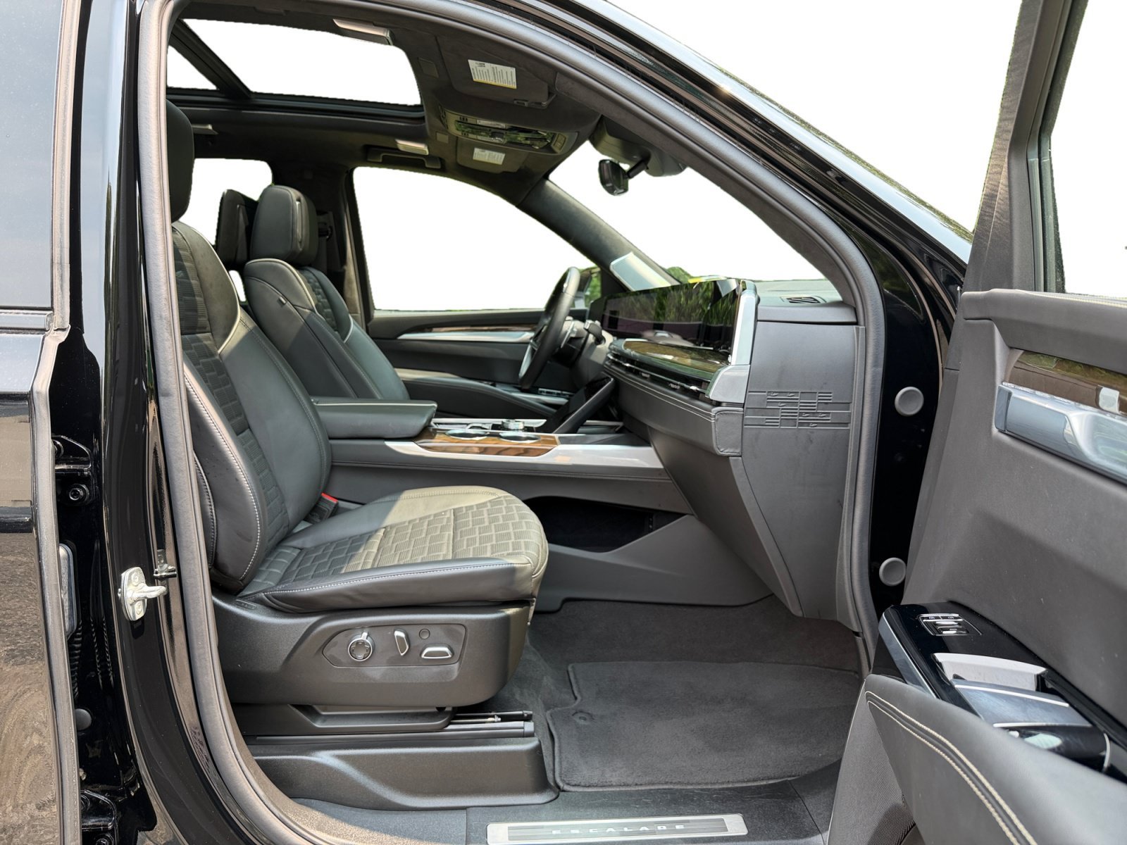 Used 2025 Cadillac Escalade Sport Platinum AWD/4WD image 22