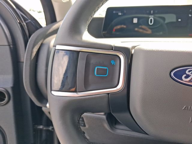 Used 2025 Ford Expedition Active image 16