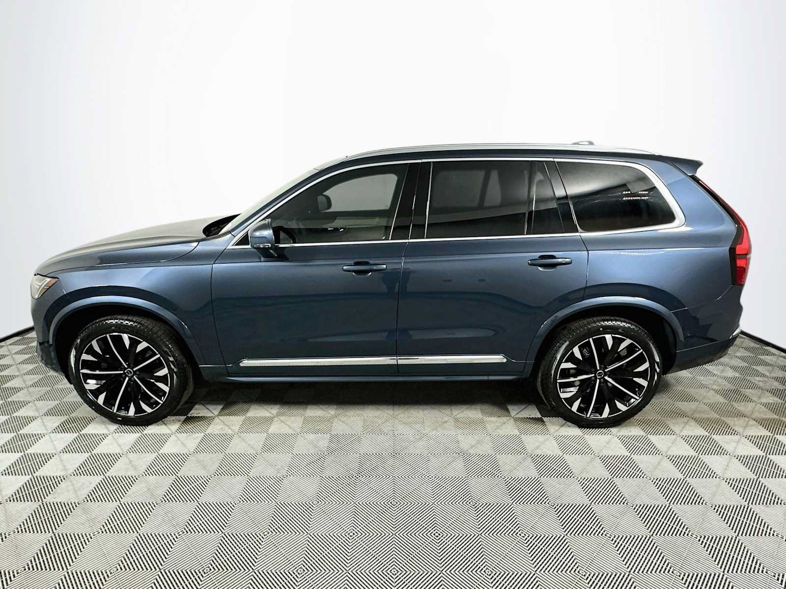 New 2027 Volvo XC90 B6 Plus AWD/4WD image 4
