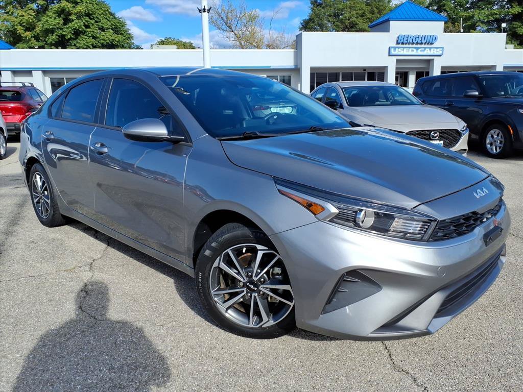 Used 2023 Kia Forte LXS FWD image 2