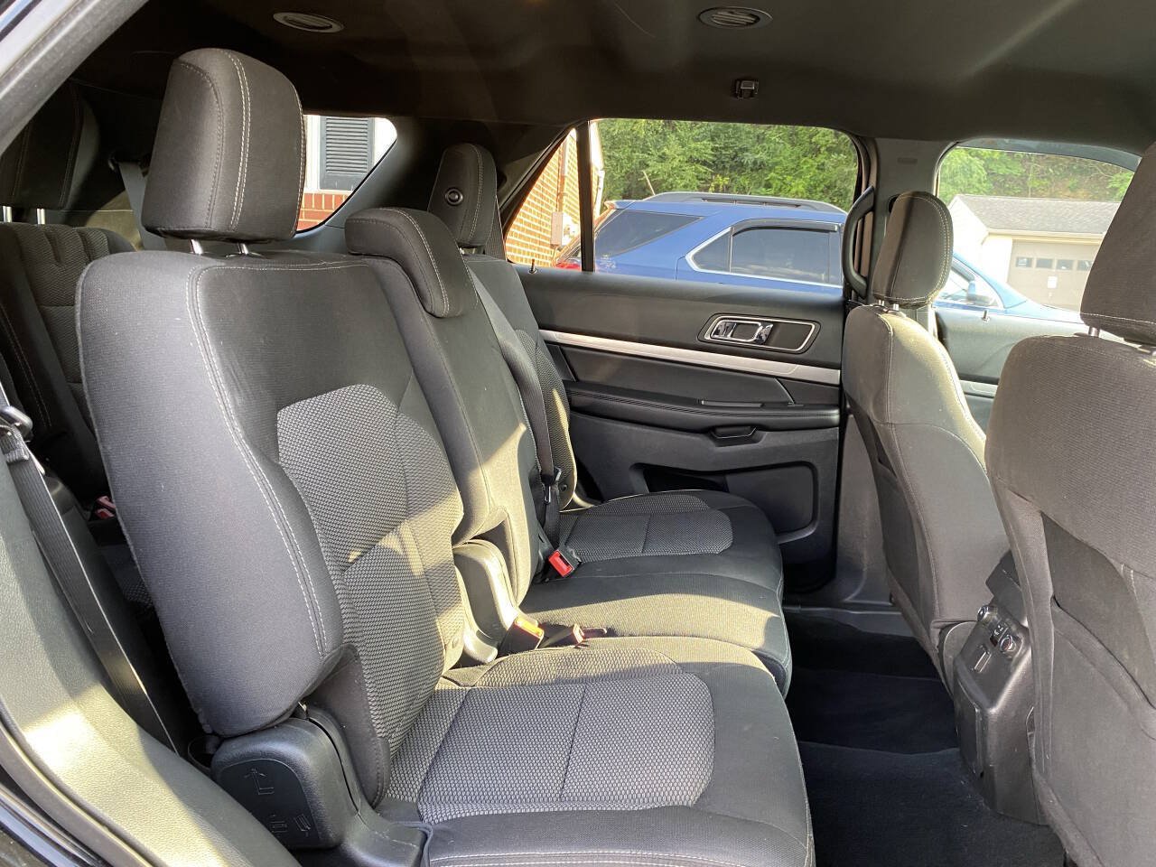 Used 2018 Ford Explorer XLT w/ Equipment Group 201A AWD/4WD image 22