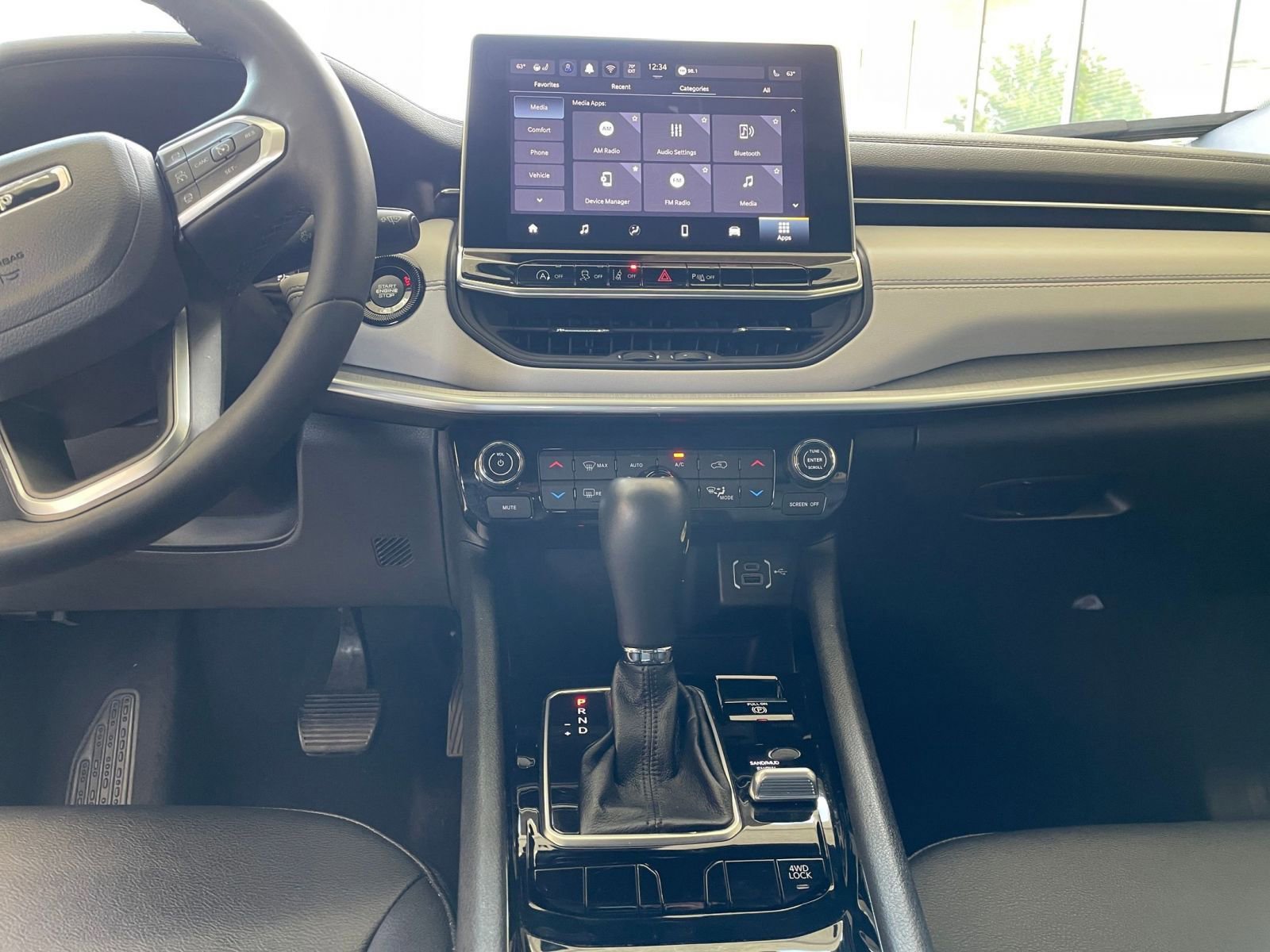 Used 2025 Jeep Compass Limited image 17